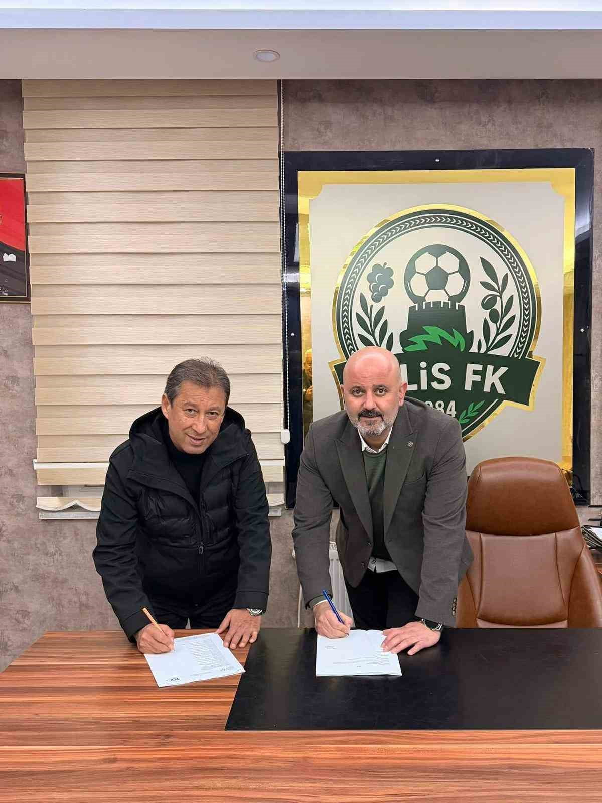 FOTOĞRAFLAR KİLİS FK BASIN GRUBUNDAN GELDİ KİLİS FK’DA TEKNİK DİREKTÖRLÜK GÖREVİNE FAİK DEMİR...