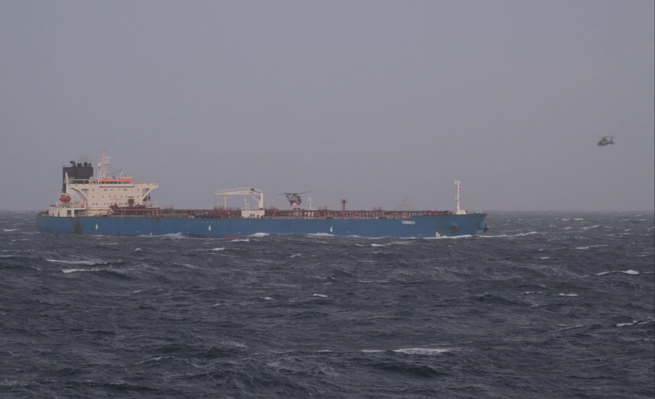 FRANSA, AKDENİZ’DE RUS TANKERİNE EL KOYDU