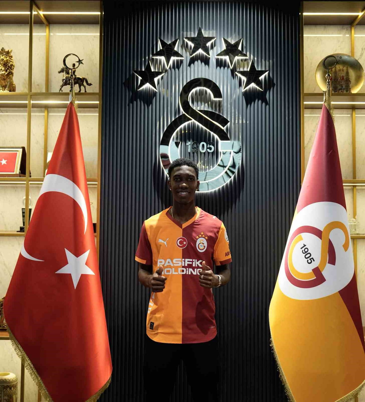 GALATASARAY'IN YENİ TRANSFERİ YASER ASPRİLLA, SARI-KIRMIZILILARIN TARİHİNDEKİ 9. KOLOMBİYALI...
