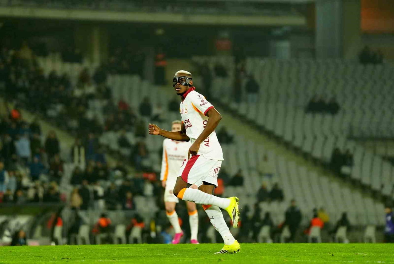 GALATASARAY’IN NİJERYALI FUTBOLCUSU VİCTOR OSİMHEN, FATİH KARAGÜMRÜK MAÇIYLA BU SEZON TRENDYOL...