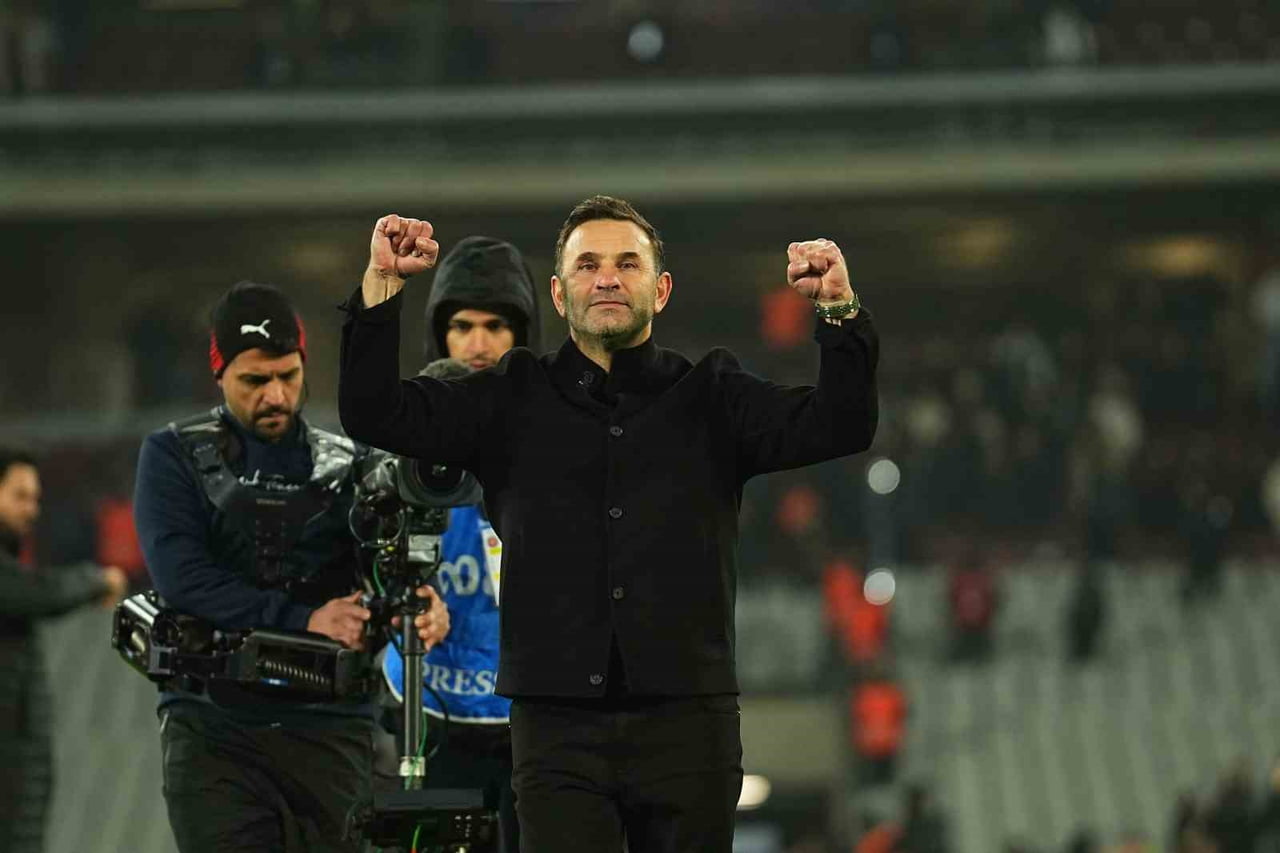 GALATASARAY TEKNİK DİREKTÖRÜ OKAN BURUK, FATİH KARAGÜMRÜK MAÇININ ARDINDAN SARI-KIRMIZILI...