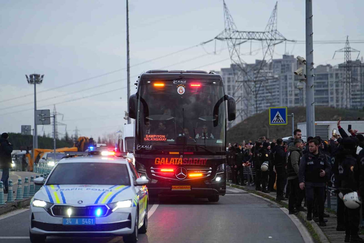 GALATASARAY, TURKCELL SÜPER KUPA FİNALİNDE FENERBAHÇE İLE OYNAYACAĞI MAÇ İÇİN ATATÜRK OLİMPİYAT...