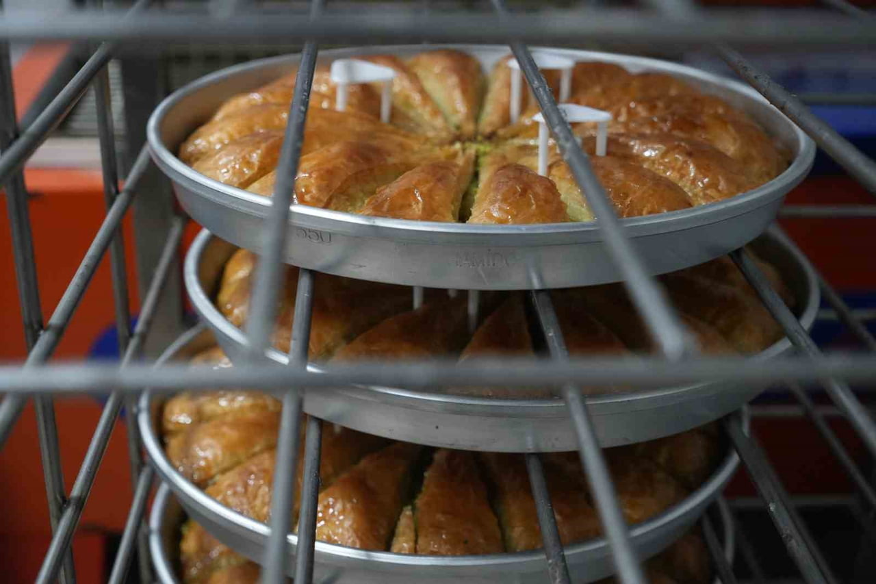GAZİANTEP'İN KÖKLÜ BAKLAVA ÜRETİCİLERİNDEN HAMİDO BAKLAVALARI, İHRACATTAKİ İSTİKRARLI BAŞARISIYLA...