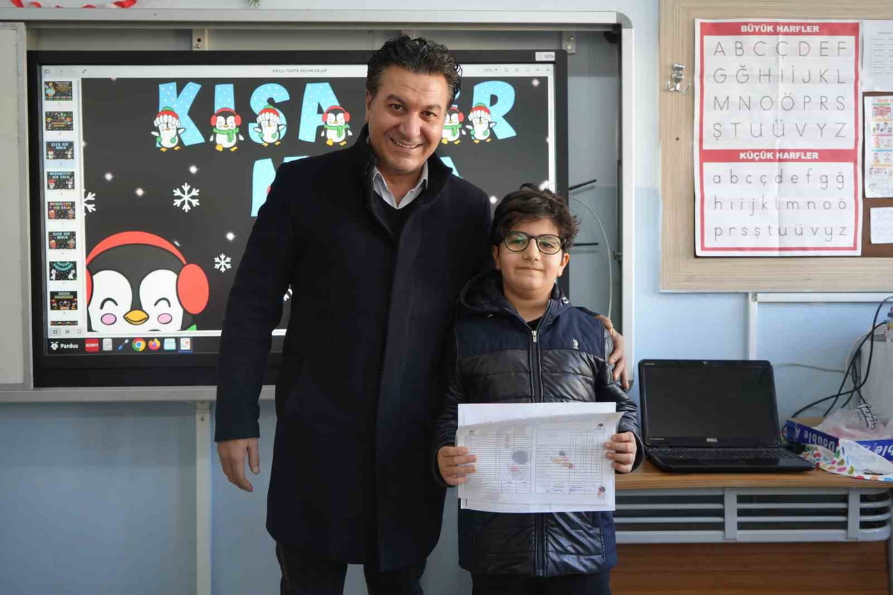 GAZİANTEP'TE 690 BİN ÖĞRENCİ KARNE HEYECANI YAŞADI