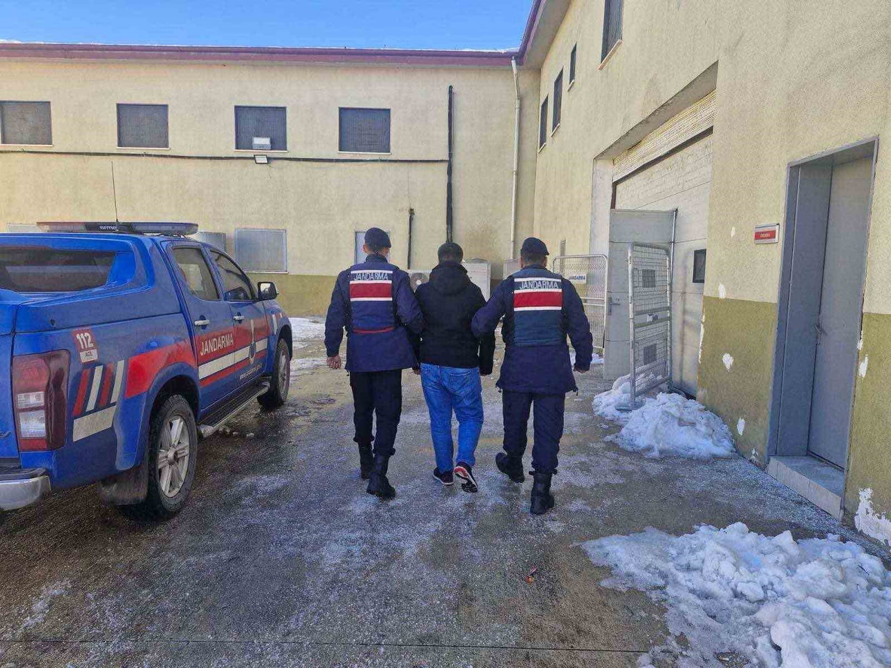 GAZİANTEP'TE HIRSIZLIK SUÇUNDAN 15 YIL KESİNLEŞMİŞ HAPİS CEZASIYLA ARANAN ŞAHIS, JANDARMA...