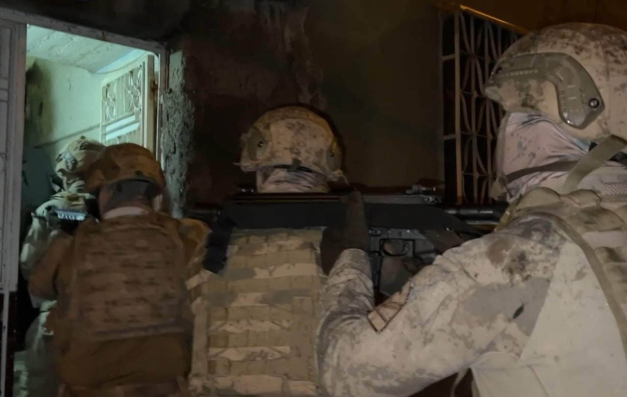 GAZİANTEP'TE ŞAFAK VAKTİ DEAŞ OPERASYONU: 5 ŞAHIS TUTUKLANDI. TERÖR EYLEMİ PLANLADIĞI...