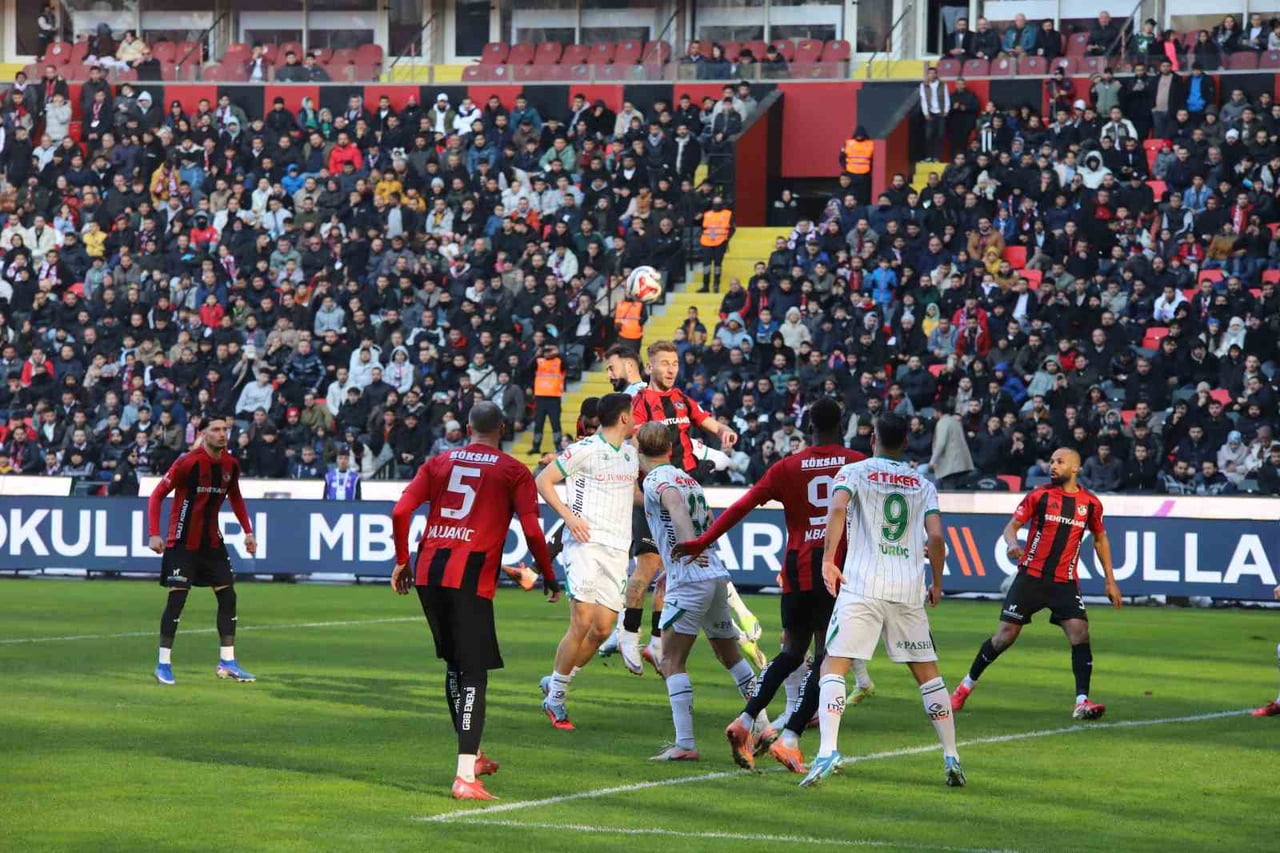 GAZİANTEP FUTBOL KULÜBÜ, TRENDYOL SÜPER LİG'İN 19. HAFTASINDA KONUK ETTİĞİ KONYASPOR İLE 1-1...