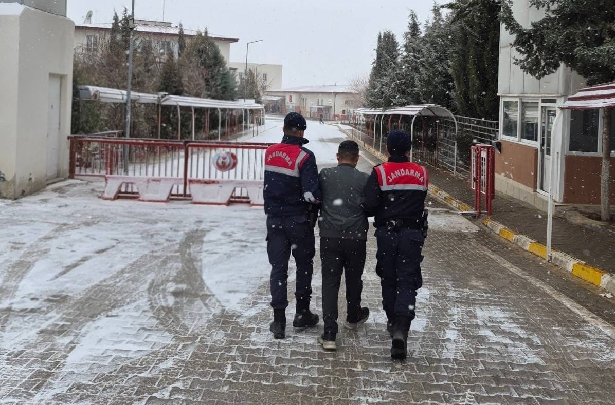 GAZİANTEP’TE HIRSIZLIK SUÇUNDAN 15 YIL KESİNLEŞMİŞ HAPİS CEZASI İLE ARANAN ŞAHIS, JANDARMA...