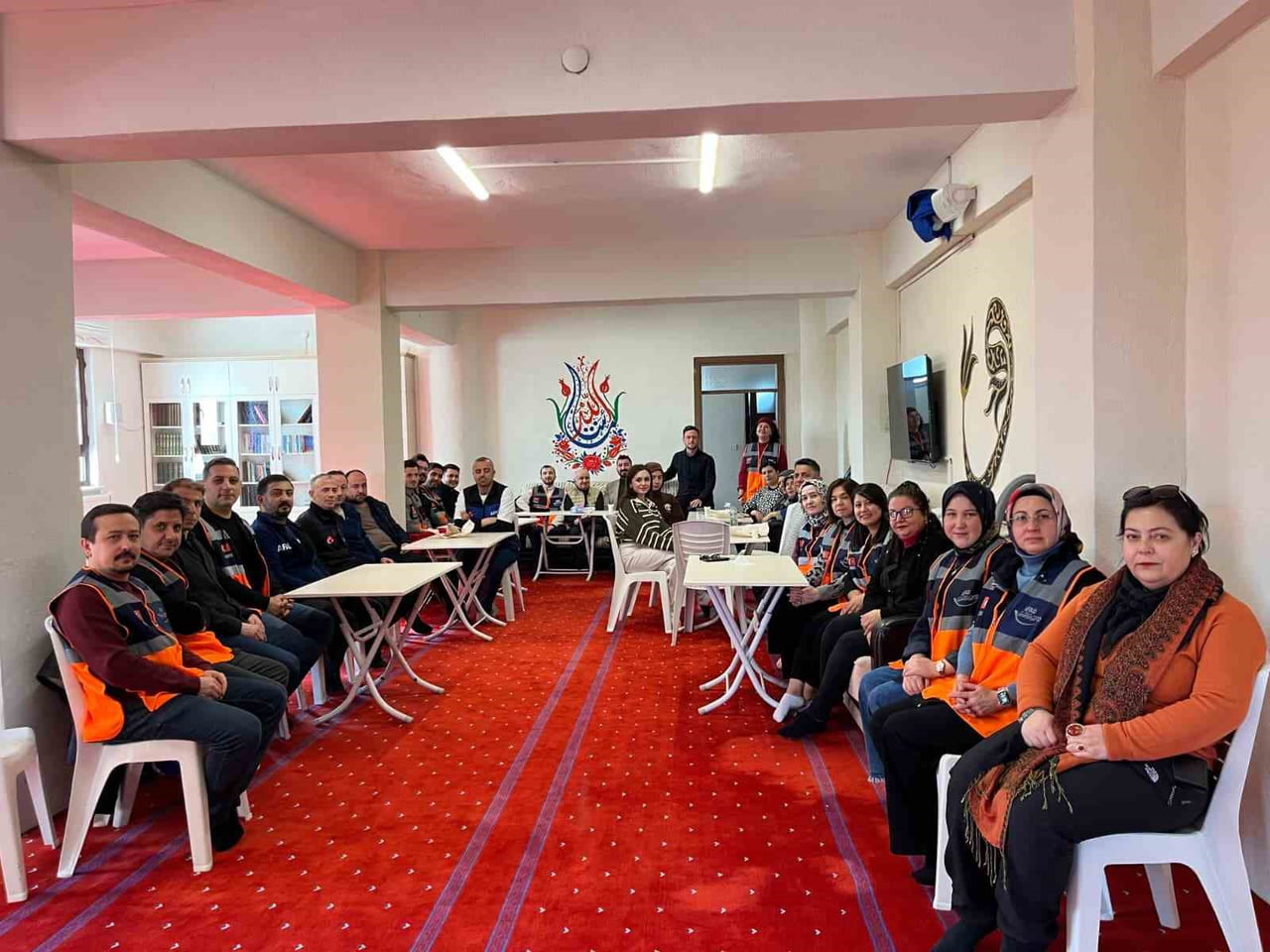 GEDİZ’DE OKULLARDA AFET FARKINDALIK EĞİTİMLERİ DÜZENLENDİ