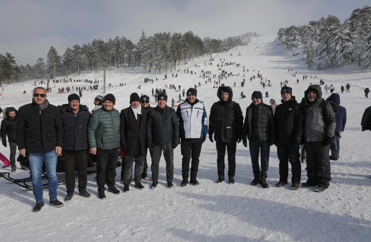 GEDİZ MURAT DAĞI TERMAL KAYAK MERKEZİ'NDE KAR VE KAYAK KEYFİ