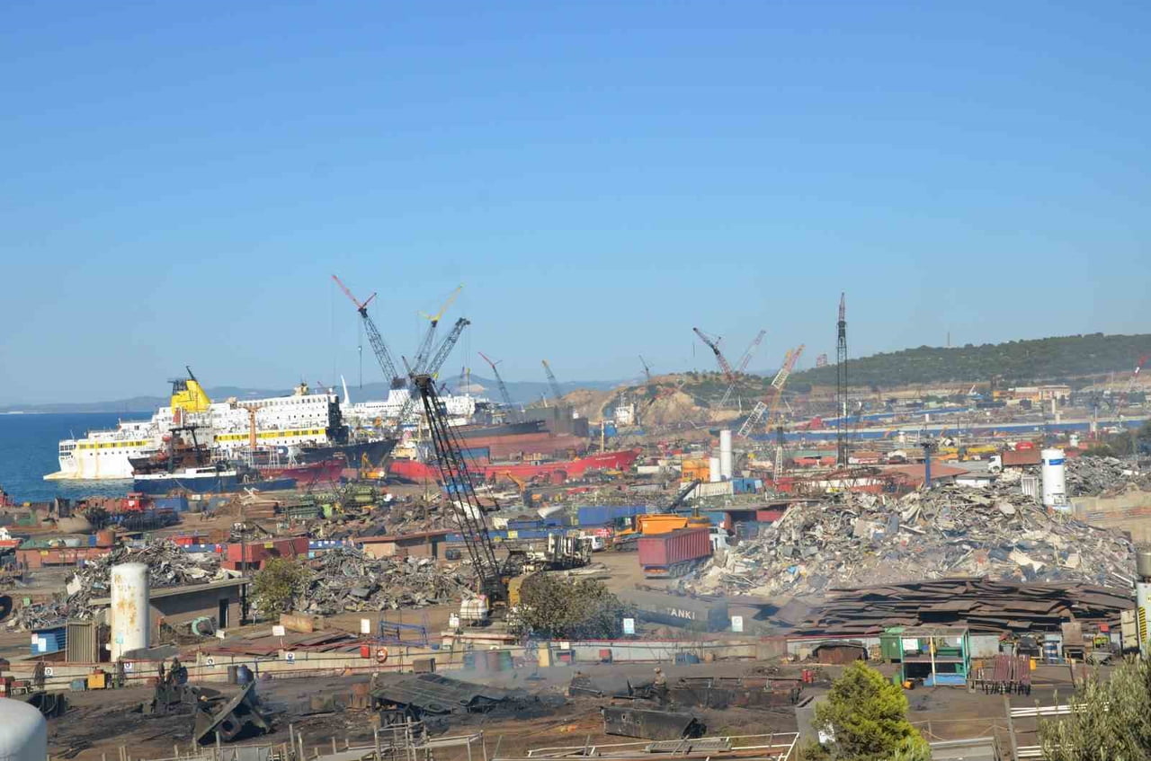 GEMİ SÖKÜM BÖLGESİ’NDE İŞ KAZASI: 1 İŞÇİ HAYATINI KAYBETTİ