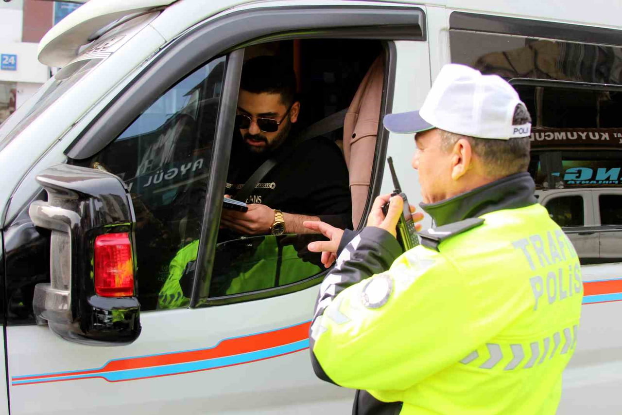 GEREKSİZ KORNADAN DOLAYI CEZA KESİLEN RİYASETTİN SARI, "KURALLARA GAYET DİKKATLİYDİM, ARAÇTA KORNA...