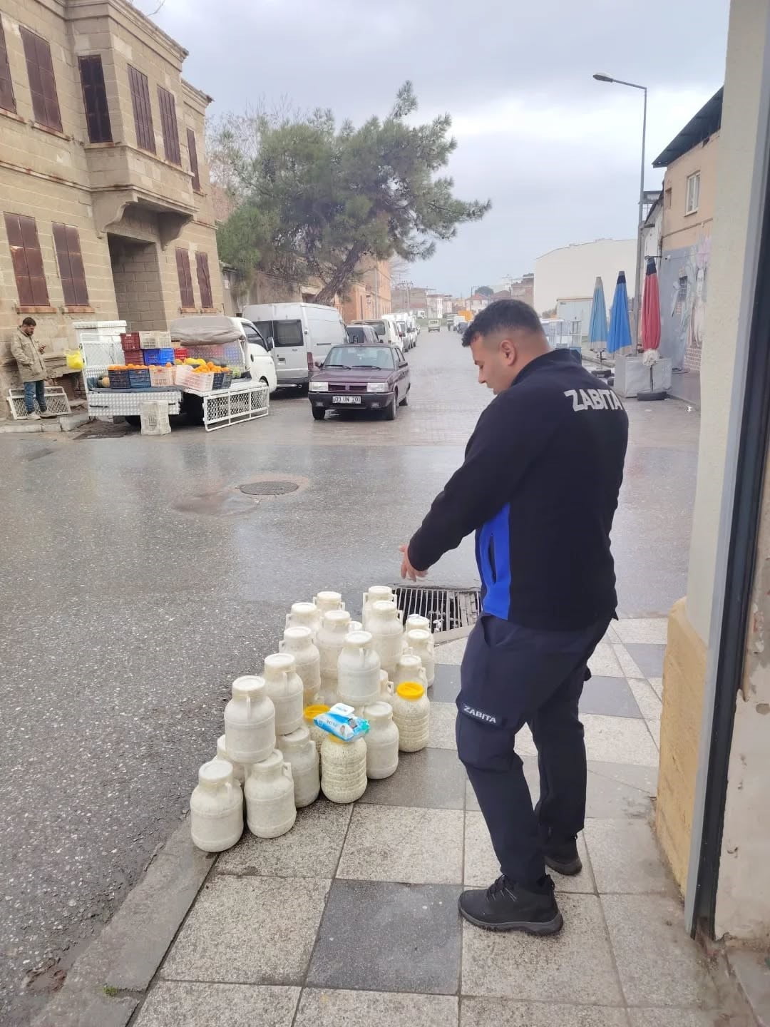 GERMENCİK BELEDİYESİ ZABITA EKİPLERİ, ORTAKLAR SEMT PAZARI’NDA ÇEVRE KİRLİLİĞİ VE GIDA GÜVENLİĞİ...
