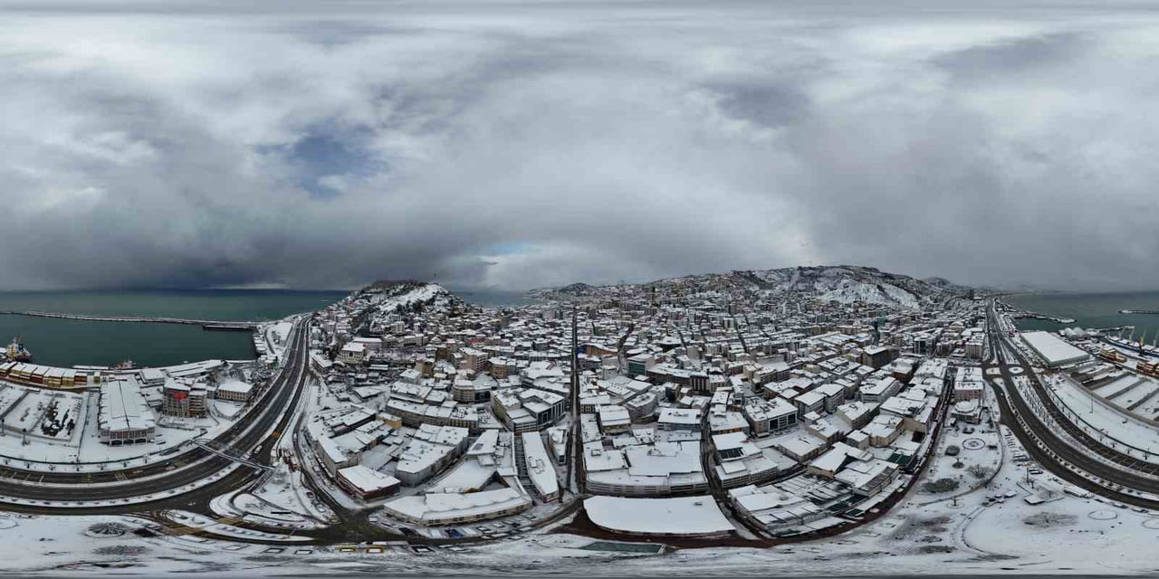 GİRESUN'DA ETKİLİ OLAN KAR YAĞIŞININ ARDINDAN ŞEHİR BEYAZ ÖRTÜYLE KAPLANIRKEN, ORTAYA ÇIKAN...