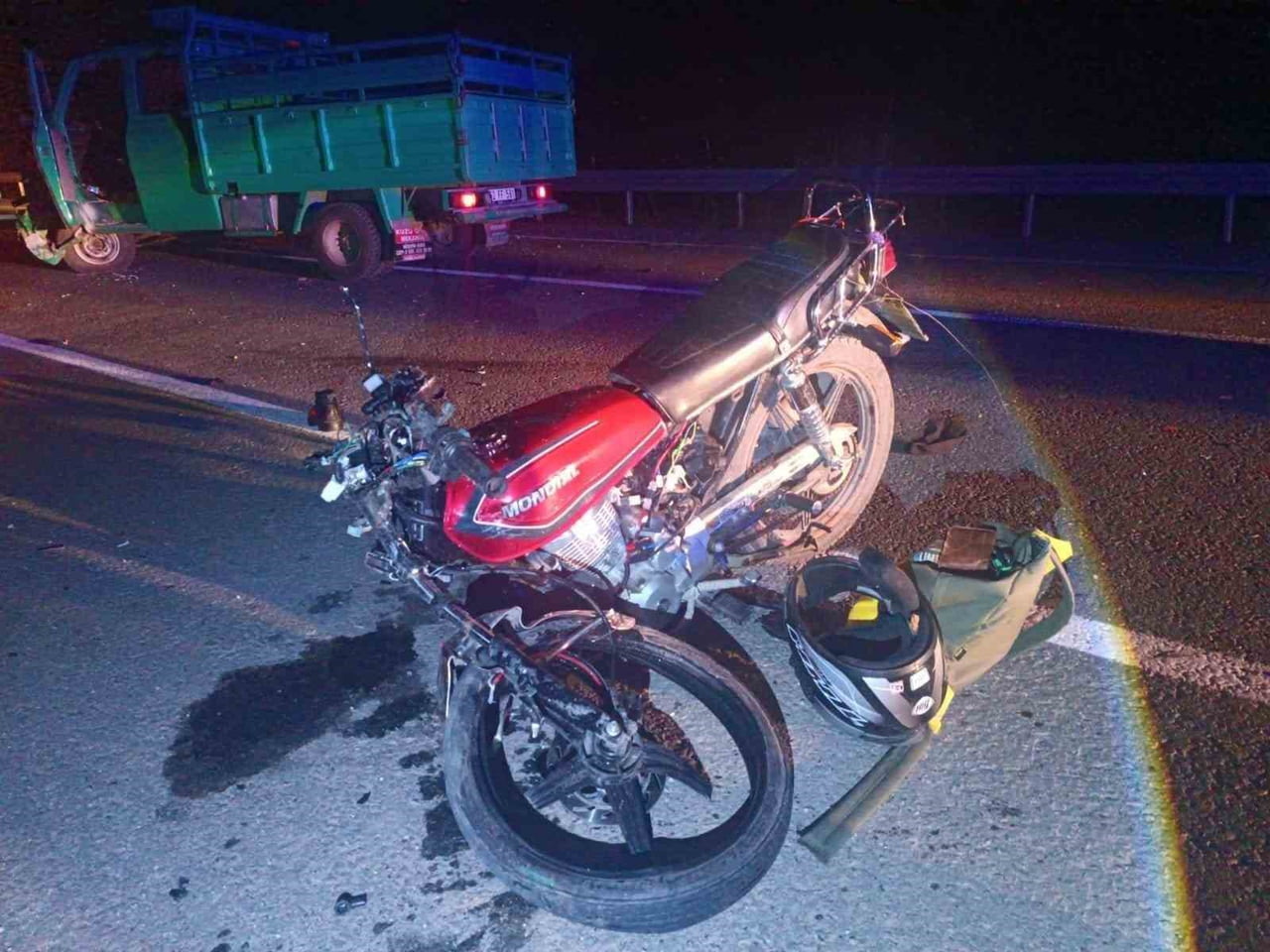 GİRESUN’UN YAĞLIDERE İLÇESİNDE KAMYONET İLE MOTOSİKLETİN ÇARPIŞTIĞI TRAFİK KAZASINDA 2 KİŞİ...