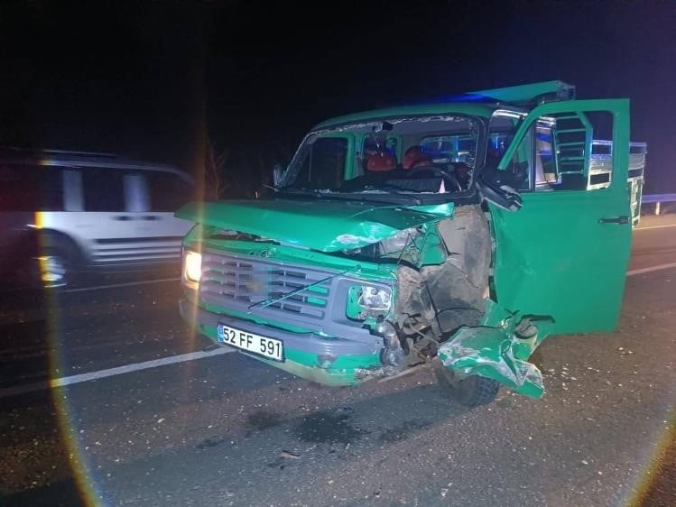 GİRESUN’UN YAĞLIDERE İLÇESİNDE KAMYONET İLE MOTOSİKLETİN ÇARPIŞTIĞI TRAFİK KAZASINDA 2 KİŞİ...