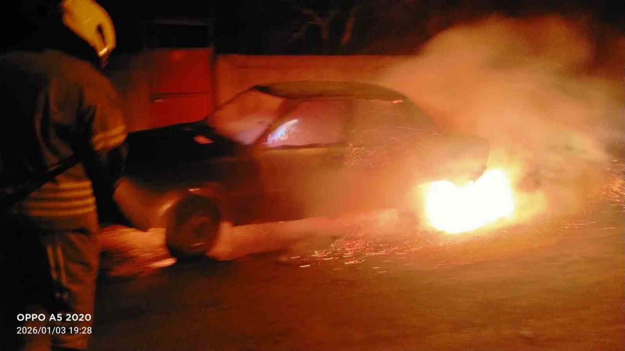 GÖNEN’DE ARAÇ YANGININA MÜDAHALE EDİLDİ