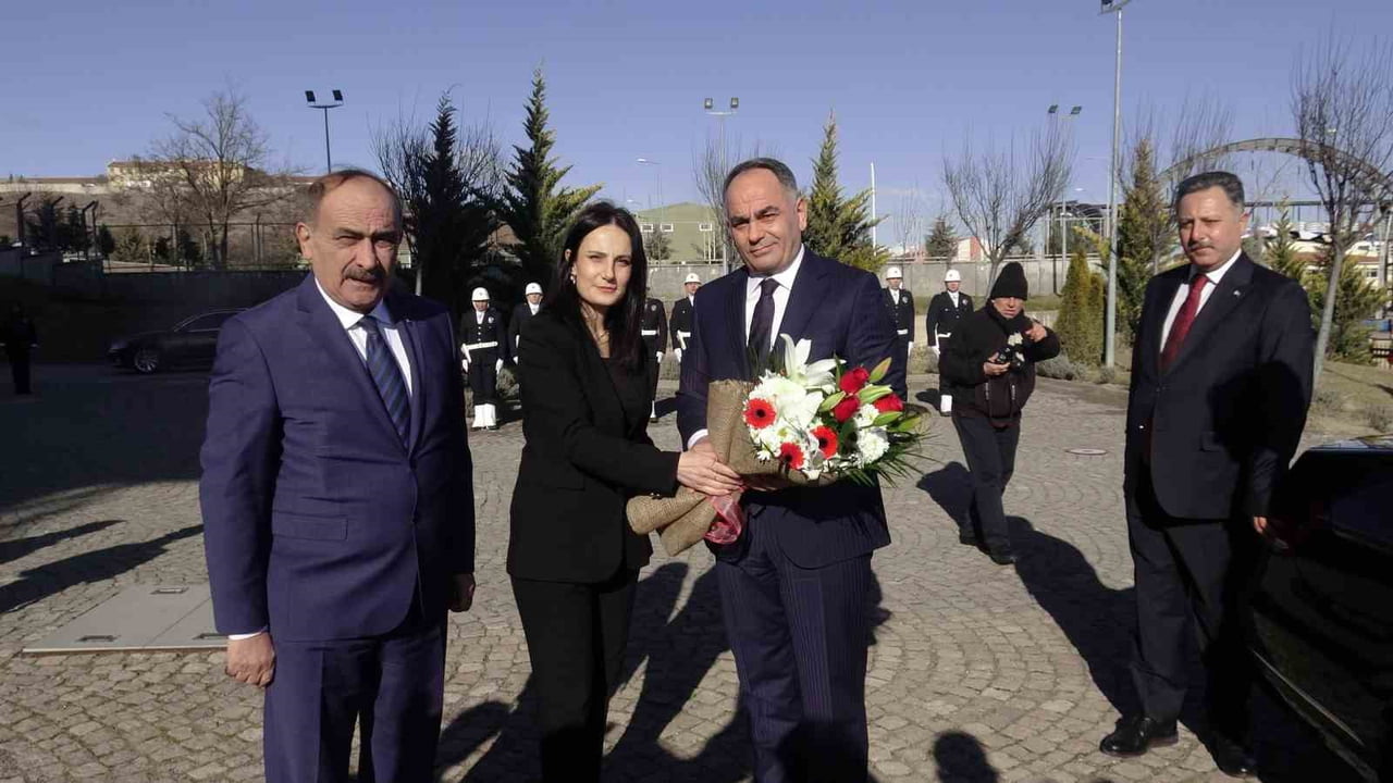 GÖREVE BAŞLANAN ÇANKIRI VALİSİ HÜSEYİN ÇAKIRTAŞ, "BU ŞEHİR, SAHİP OLDUĞU POTANSİYEL İLE GELECEĞE...