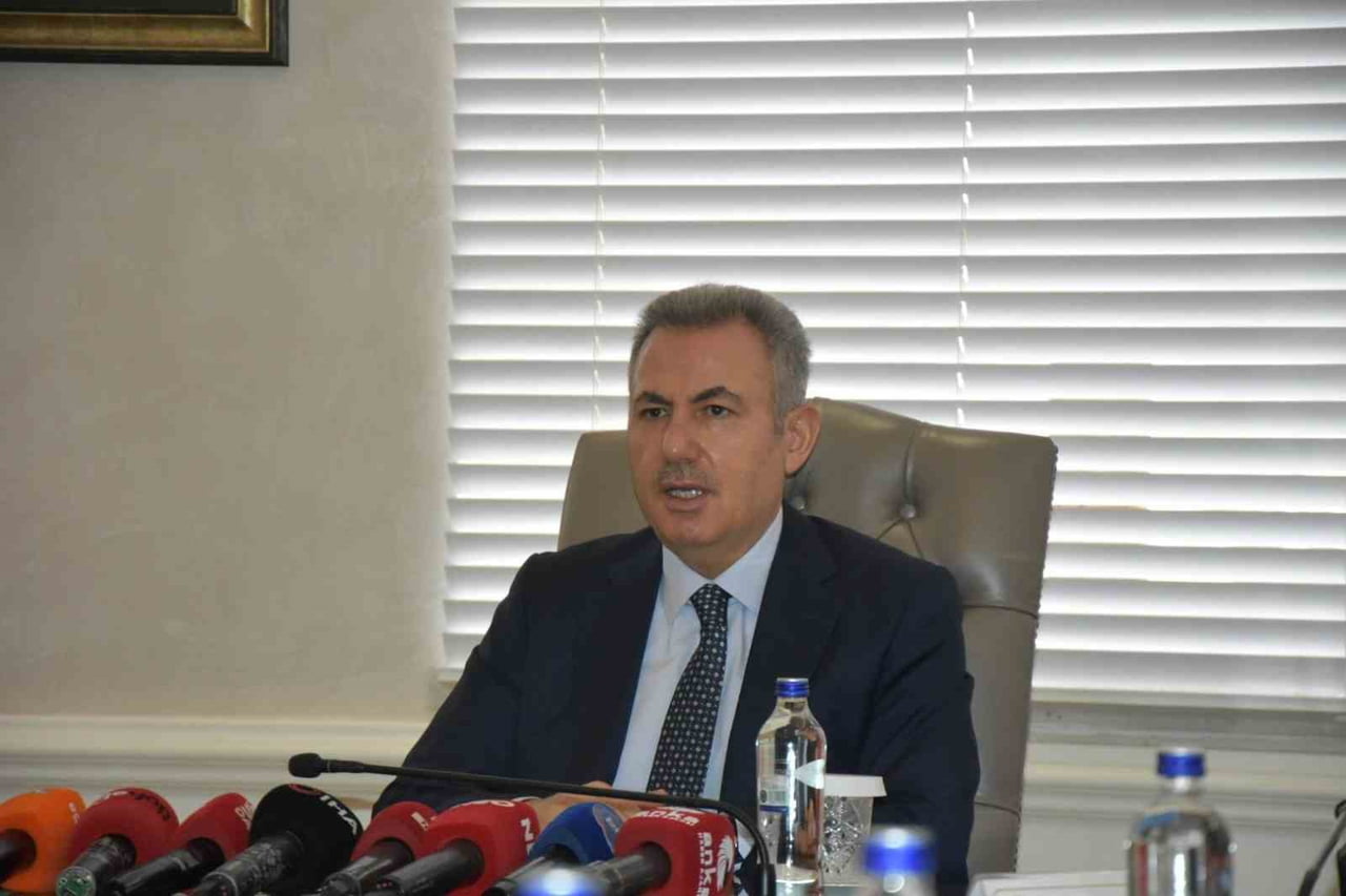 GÖRÜNTÜ İZMİR VALİ ASAYİŞ TOPLANTISI KODUYLA TÜNELDEN GEÇİLECEK