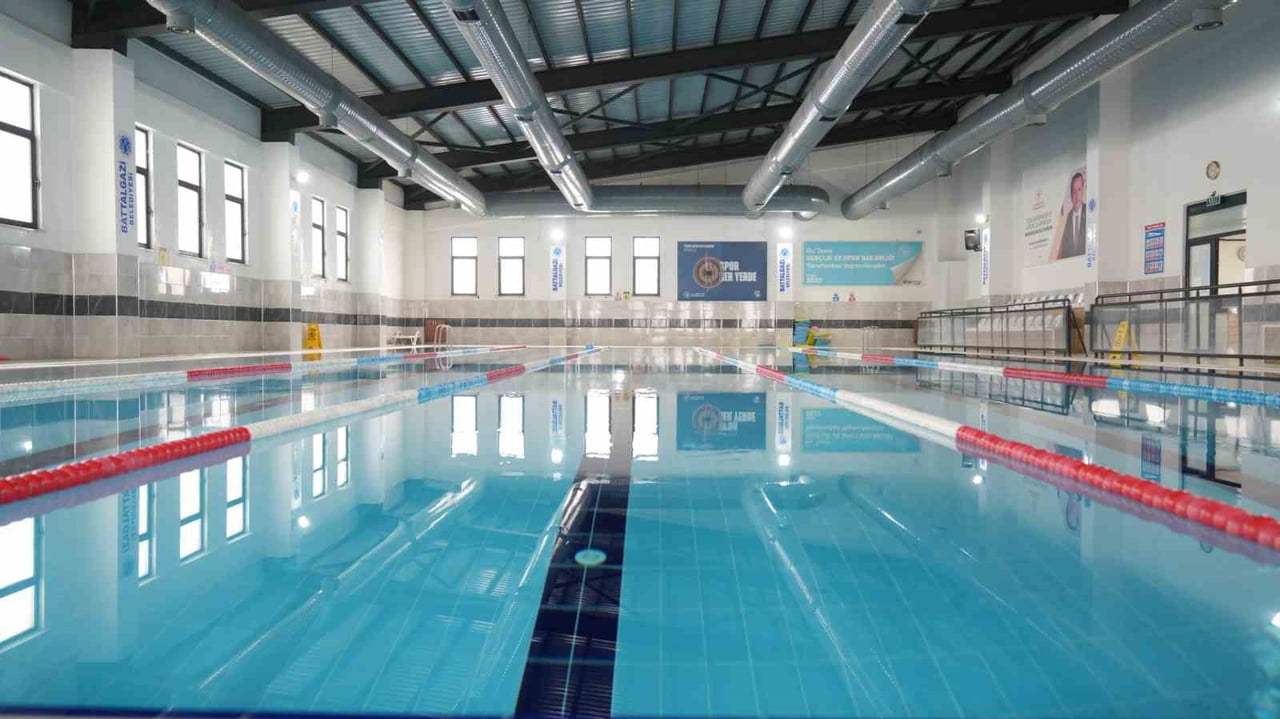 GÖZTEPE HATİCE AKBAŞ YARI OLİMPİK YÜZME HAVUZU’NDA YENİ DÖNEM EĞİTİMLERİ