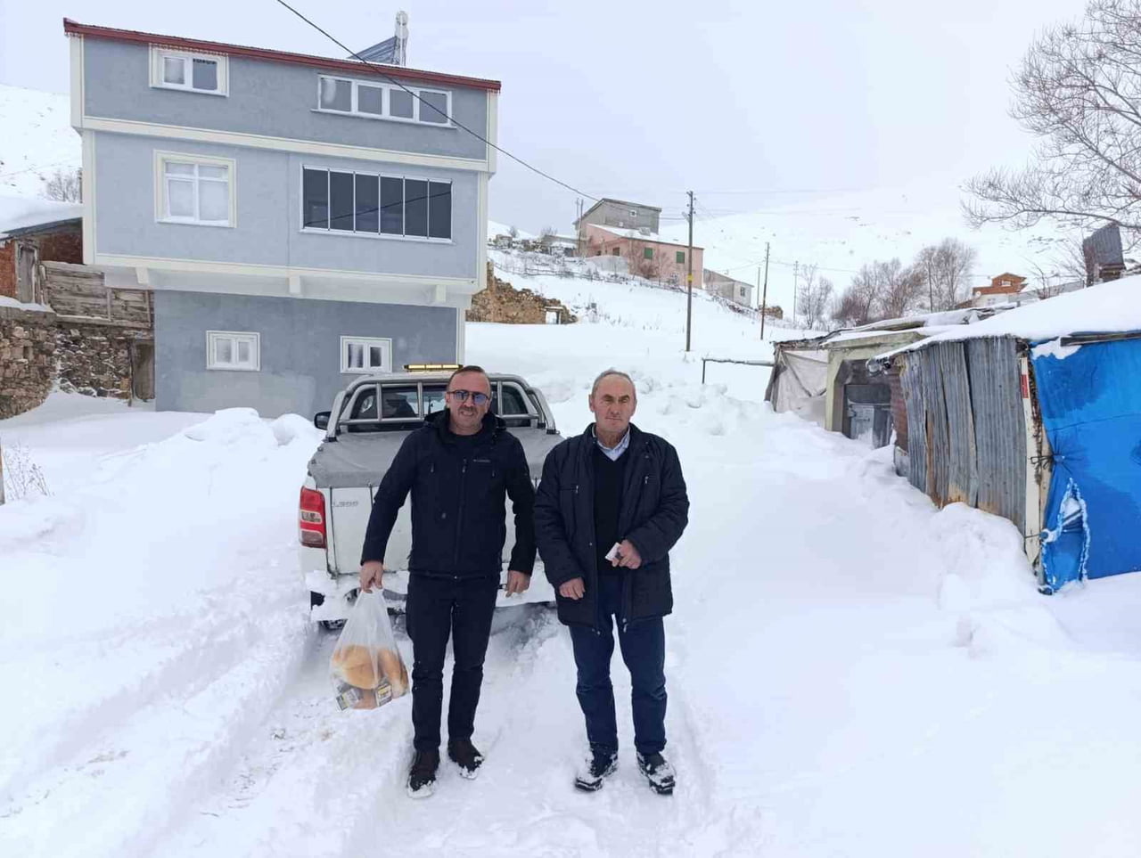 GÜMÜŞHANE’NİN YÜKSEK KESİMLERİNDE ETKİLİ OLAN YOĞUN KAR YAĞIŞI VE TİPİ HAYATI OLUMSUZ ETKİLERKEN...