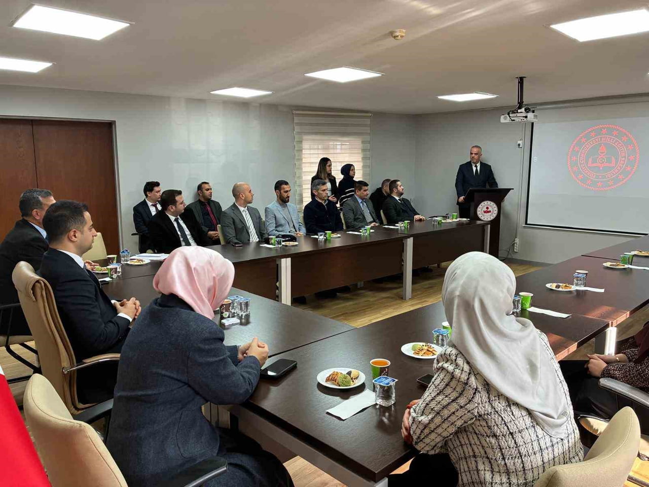 GÜMÜŞOVA İLÇESİNDE BULUNAN GÜMÜŞOVA ANADOLU LİSESİ, NASREDDİN HOCA ANAOKULU, 75. YIL İLKOKULU VE...