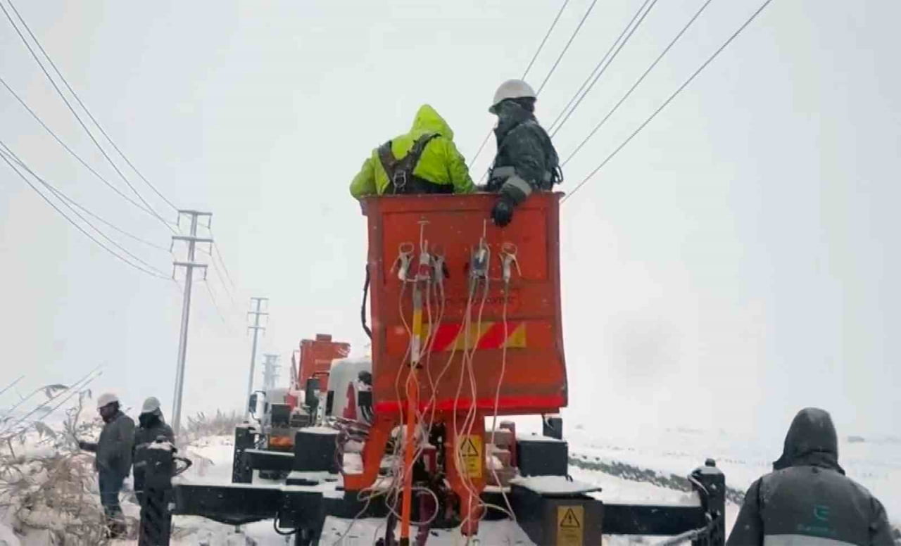 GÜNEYDOĞU’DAKİ HİZMET BÖLGESİNDEKİ İLLERDE 50 YILI AŞKIN SÜREDİR GÖRÜLMEYEN TARİHİ KAR YAĞIŞIYLA...