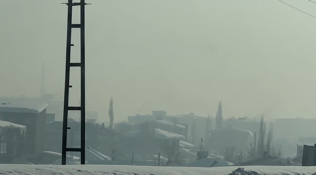 HAKKARİ'NİN YÜKSEKOVA İLÇESİNDE ETKİLİ OLAN YOĞUN SİS NEDENİYLE ANKARA-YÜKSEKOVA KARŞILIKLI UÇAK...