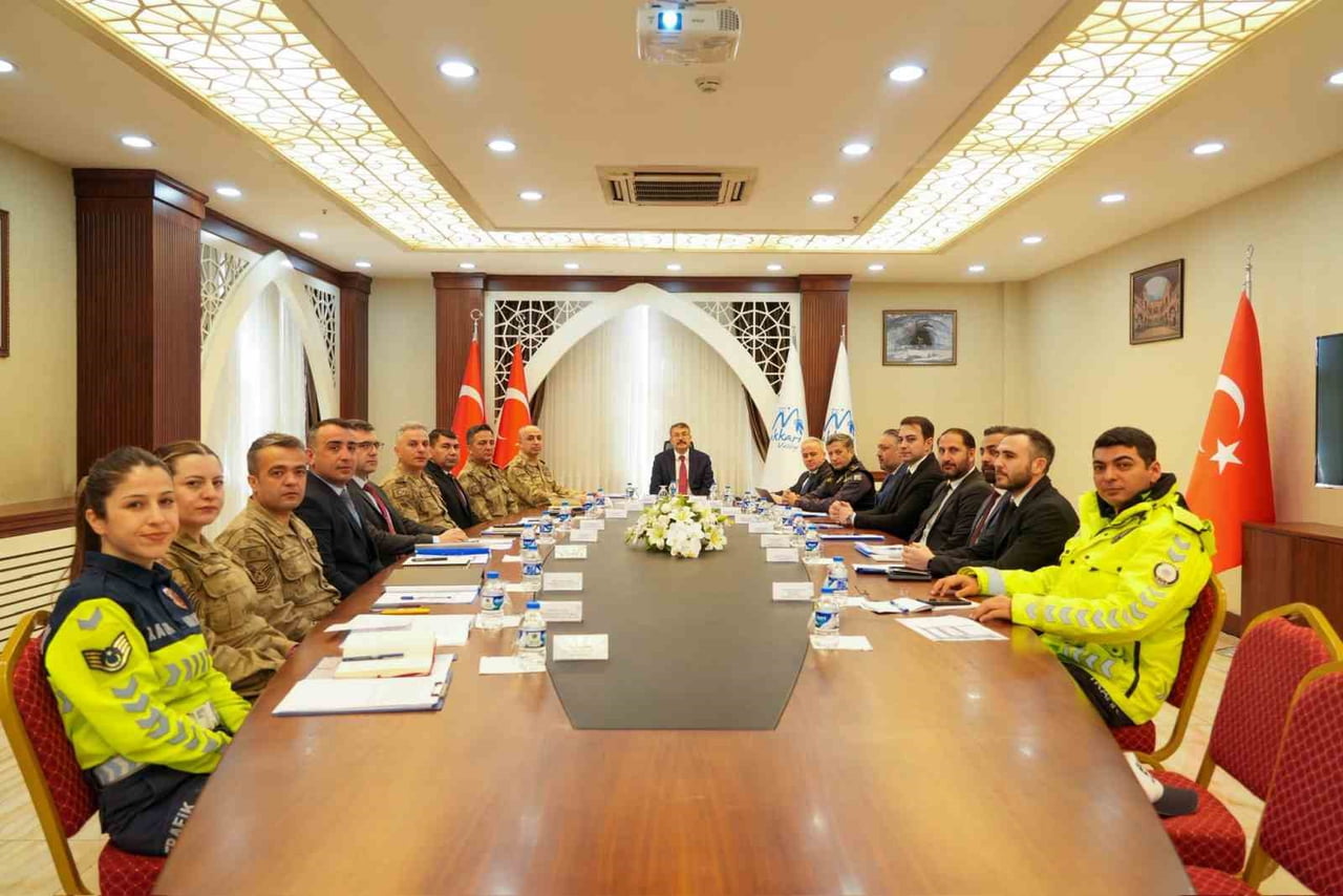 HAKKARİ VALİSİ ALİ ÇELİK BAŞKANLIĞINDA, İL JANDARMA KOMUTANI TUĞGENERAL CAFER ÖZ, İL EMNİYET...