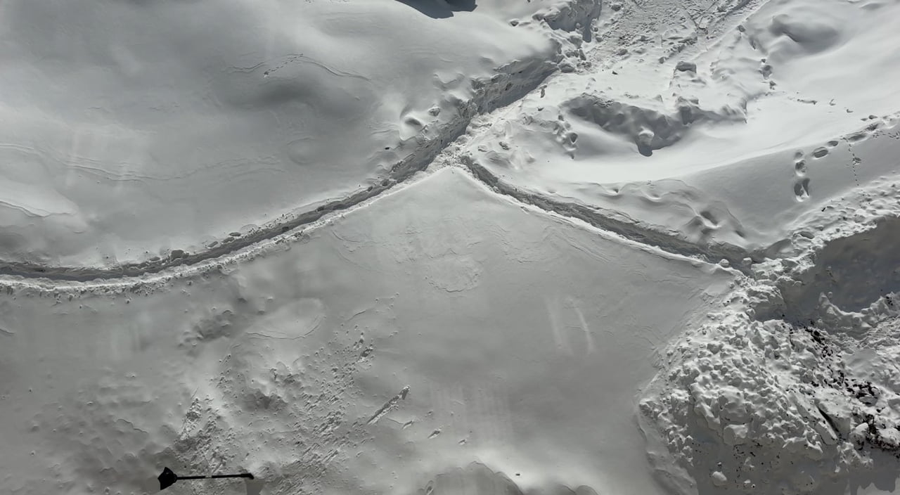 HAKKARİ VE İLÇELERİNDE ETKİLİ OLAN KAR YAĞIŞI NEDENİYLE 23 KÖY VE 45 MEZRAYA ULAŞIM...