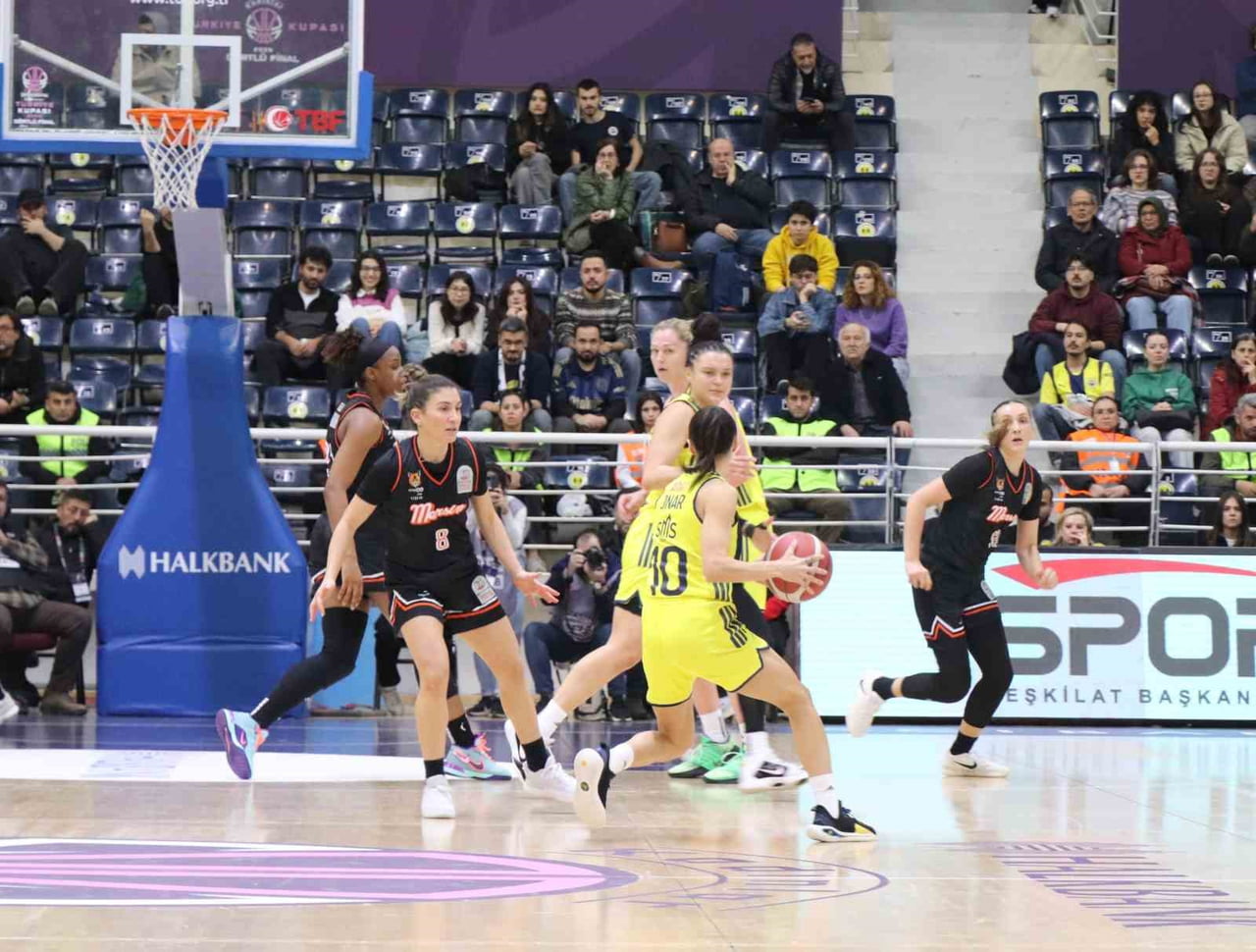 HALKBANK KADINLAR TÜRKİYE KUPASI DÖRTLÜ FİNAL, DENİZLİ’DE KARŞILAŞAN FENERBAHÇE OPET 84-66 SKORLA...
