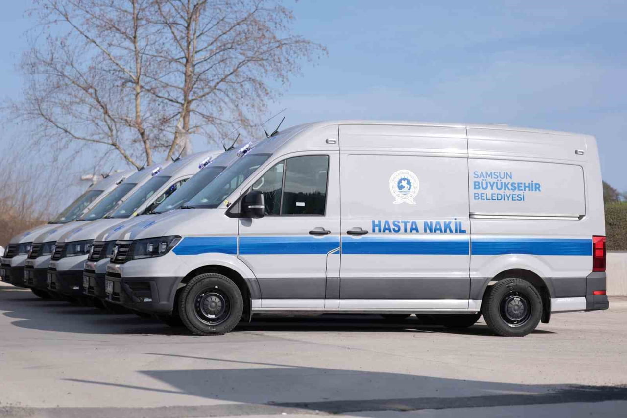 HASTA NAKİL ARAÇLARINDA İKİ SAĞLIK PERSONELİ VE İLK YARDIM SERTİFİKALI BİR SÜRÜCÜ OLMAK ÜZERE ÜÇ...