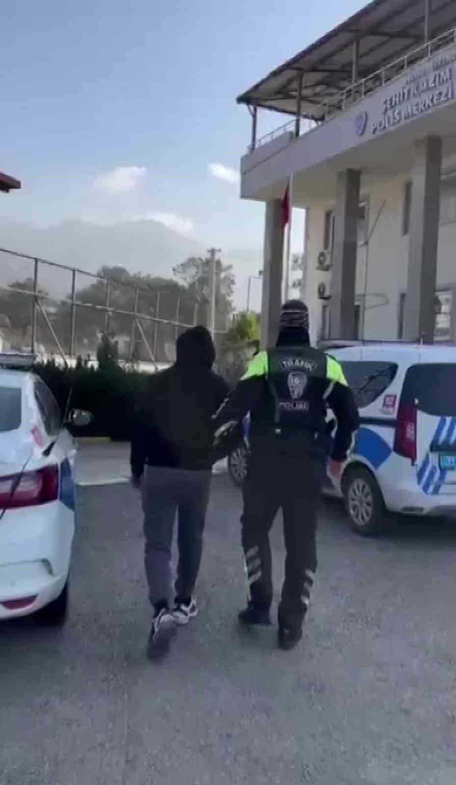 HATAY’DA AKROBASİ HAREKETLER YAPARAK SOSYAL MEDYA PAYLAŞIMI YAPAN VE OTOBANDA 178 KM HIZLA ÖLÜME...