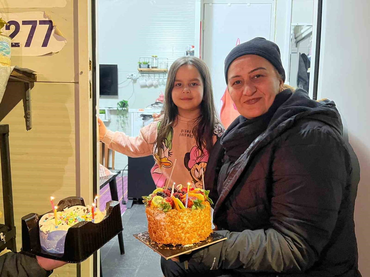 HATAY’DA ANNESİ VE KARDEŞLERİYLE KONTEYNERDE YAŞAYAN ALYA PARLAK’IN 4.YAŞ GÜNÜ SÜRPRİZ DOĞUM...