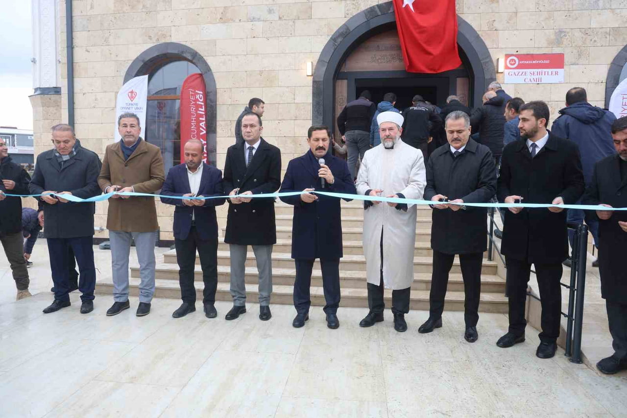 HATAY’DA DEPREM SONRASI İNŞA EDİLEN 118’İNCİ CAMİ OLAN ‘GAZZE ŞEHİTLERİ CAMİİ’ VALİ MUSTAFA...