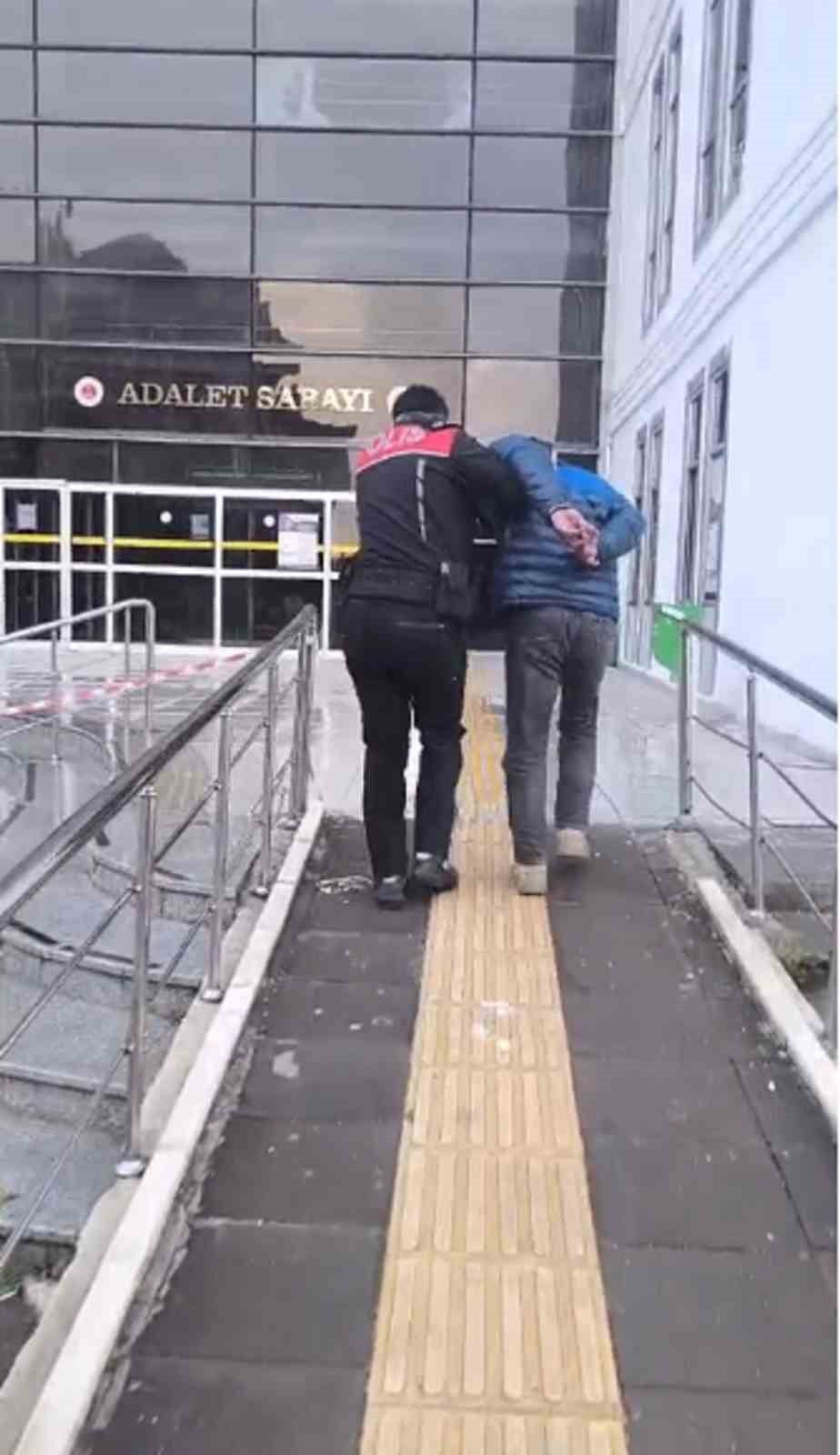 HATAY’DA HAPİS CEZASI İLE ARANAN ŞAHIS SAHTE KİMLİKLE YAKALANDI