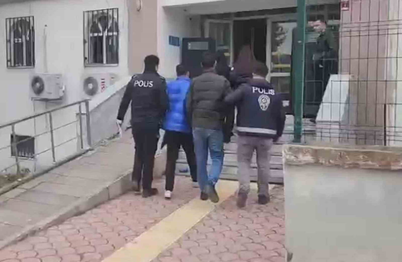HATAY’DA KUYUMCUYA SAHTE ALTIN SATAN 3 ŞAHIS YAKALANDI