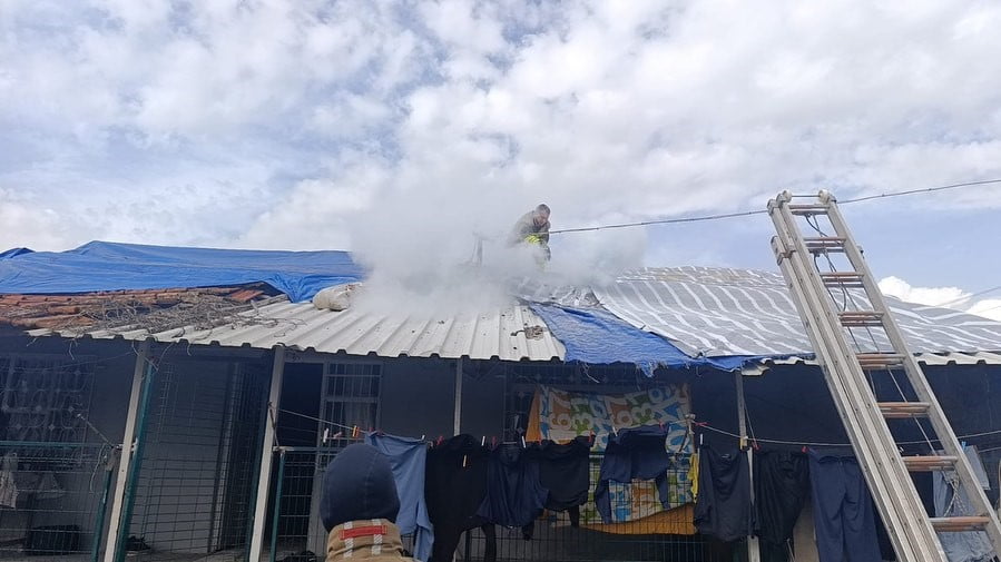 HATAY’DA MÜSTAKİL EVİN ÇATI KISMINDA ÇIKAN YANGIN BÜYÜMEDEN SÖNDÜRÜLDÜ.