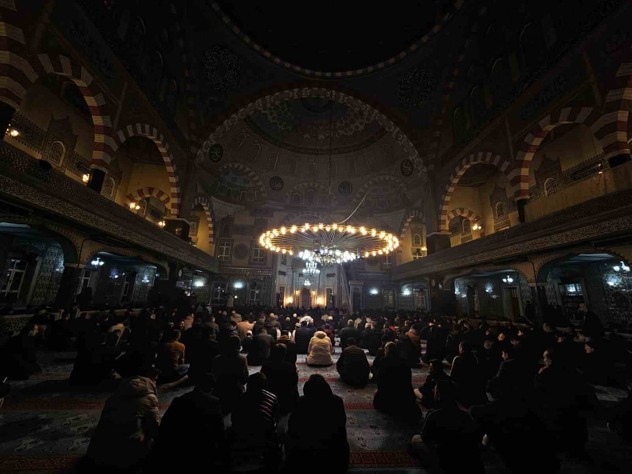 HAZRETİ MUHAMMED’İN (SAV) ALLAH’IN HUZURUNA YÜKSELDİĞİ GECE OLAN MİRAÇ KANDİLİ, ELAZIĞ’DA DUALARLA...