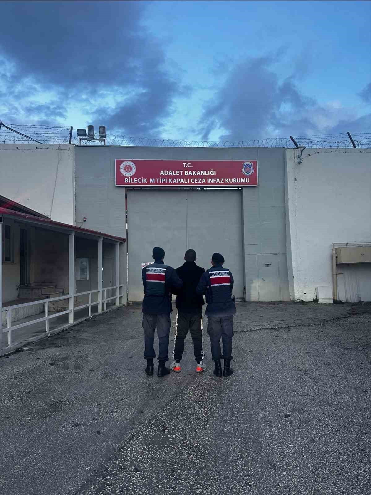 HIRSIZLIK SUÇUNDAN 4 YIL 6 AY HAPİS CEZASI BULUNAN ŞAHIS YAKALANDI