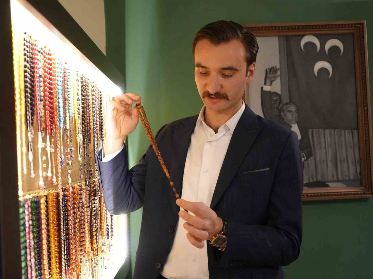 HOBİ OLARAK TESPİH ALIP SATMAYA BAŞLAYAN YUSUF EKŞİOĞLU, MERAKINI İLERİ SEVİYEYE TAŞIYARAK KURDUĞU...