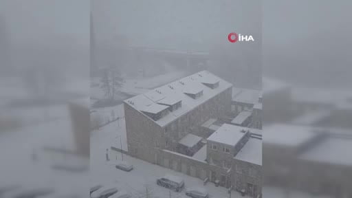 Hollanda genelinde dünden bu yana etkili olan yoğun kar yağışı nedeniyle Amsterdam Schiphol...