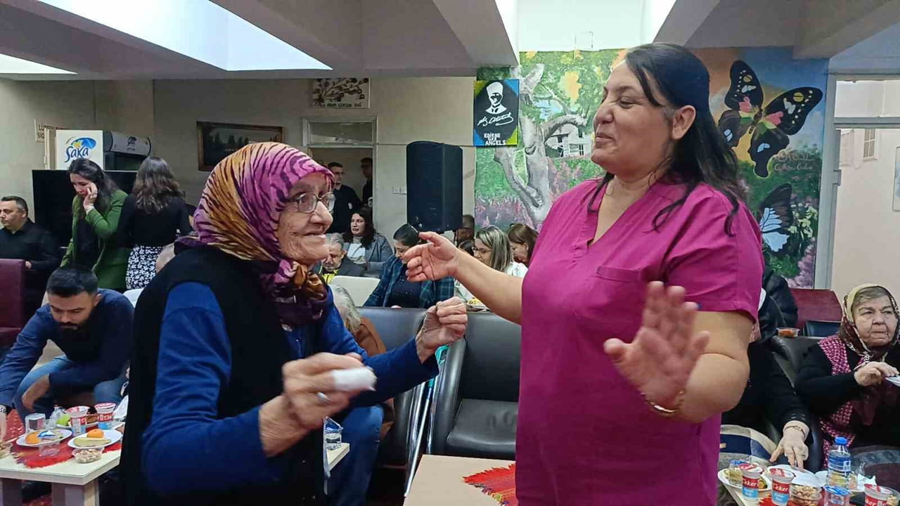 HUZUREVİ SAKİNLERİNİN KEYİFLİ VAKİT GEÇİRMESİ AMACIYLA BU YIL İKİNCİSİ DÜZENLENEN PROGRAMDA...