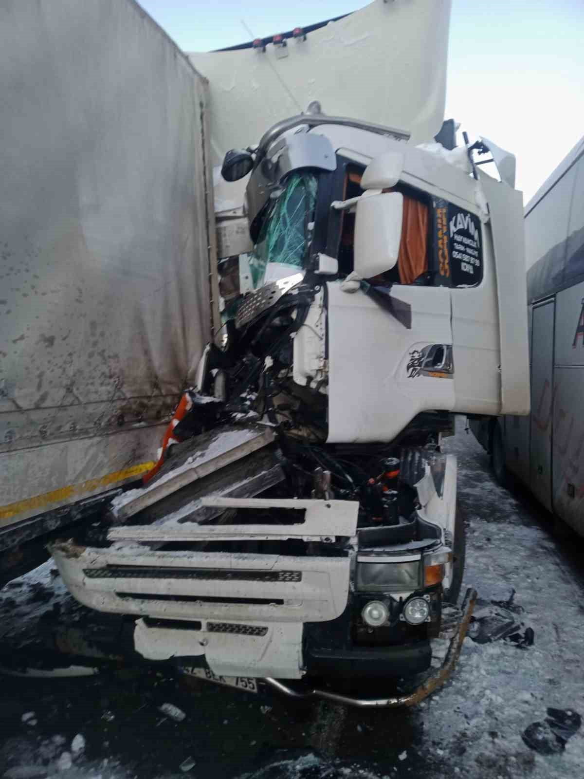 İDDİAYA GÖRE, OTO SANAYİ SİTESİ’NDE USTA OLARAK ÇALIŞAN BABA VE OĞLU, YOL KENARINDA ARIZALANAN BİR...