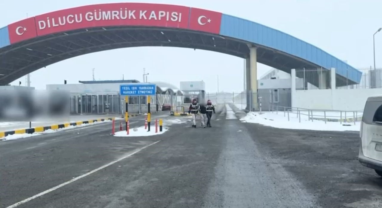 IĞDIR'DA HAKKINDA "KASTEN ADAM ÖLDÜRME" SUÇUNDAN KESİNLEŞMİŞ HAPİS CEZASI BULUNAN ŞAHIS, SINIR...