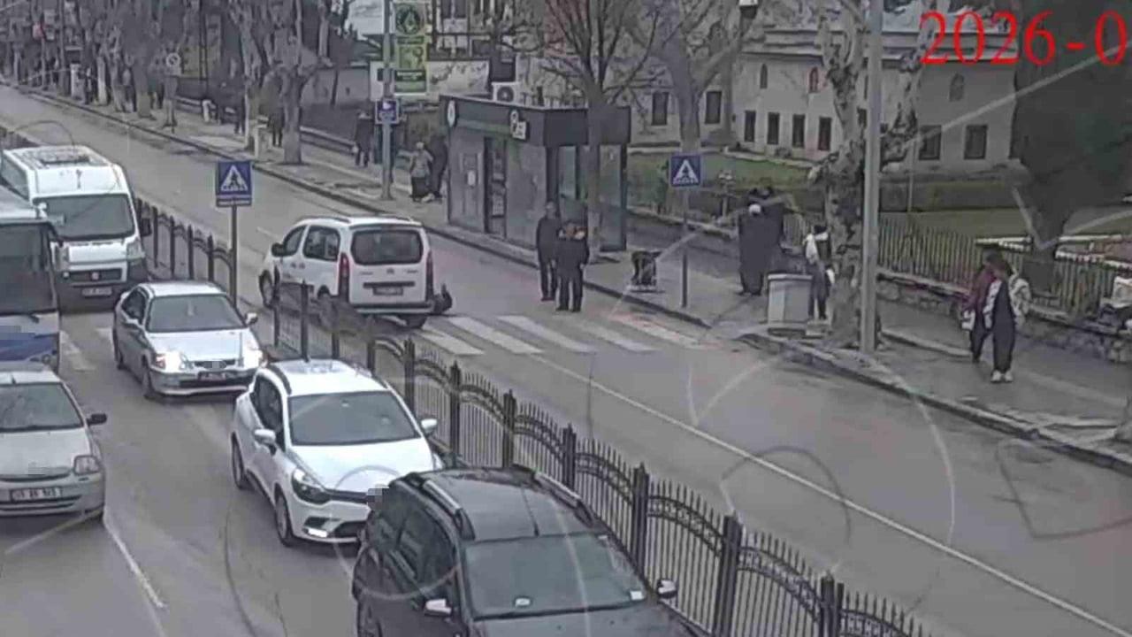 İHBAR ÜZERİNE OLAY YERİNE ACİL SAĞLIK VE POLİS EKİPLERİ SEVK EDİLDİ. AMBULANSLA HASTANEYE...