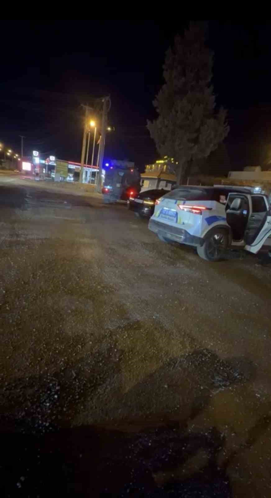 İHBAR ÜZERİNE OLAY YERİNE POLİS EKİPLERİ SEVK EDİLDİ