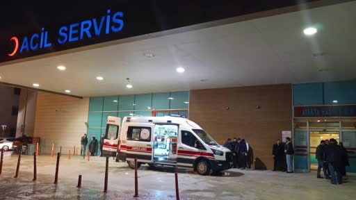 İki grup arasında çıkan tartışma bıçaklı kavgaya dönüştü: 1 yaralı