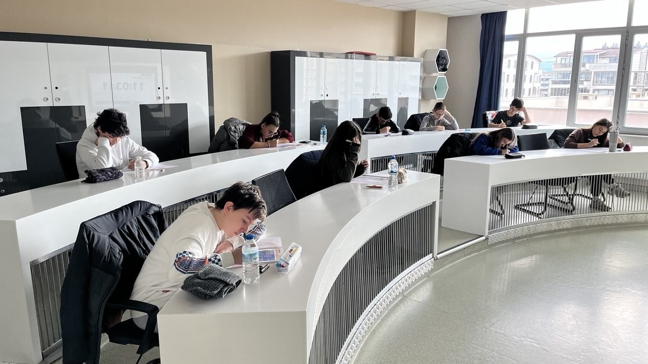 İKİNCİ DÖNEMİN TAMAMLANMASIYLA BİRLİKTE LGS VE YKS SINAVINA GİRECEK ÖĞRENCİLER, ÖZEL EĞİTİM...