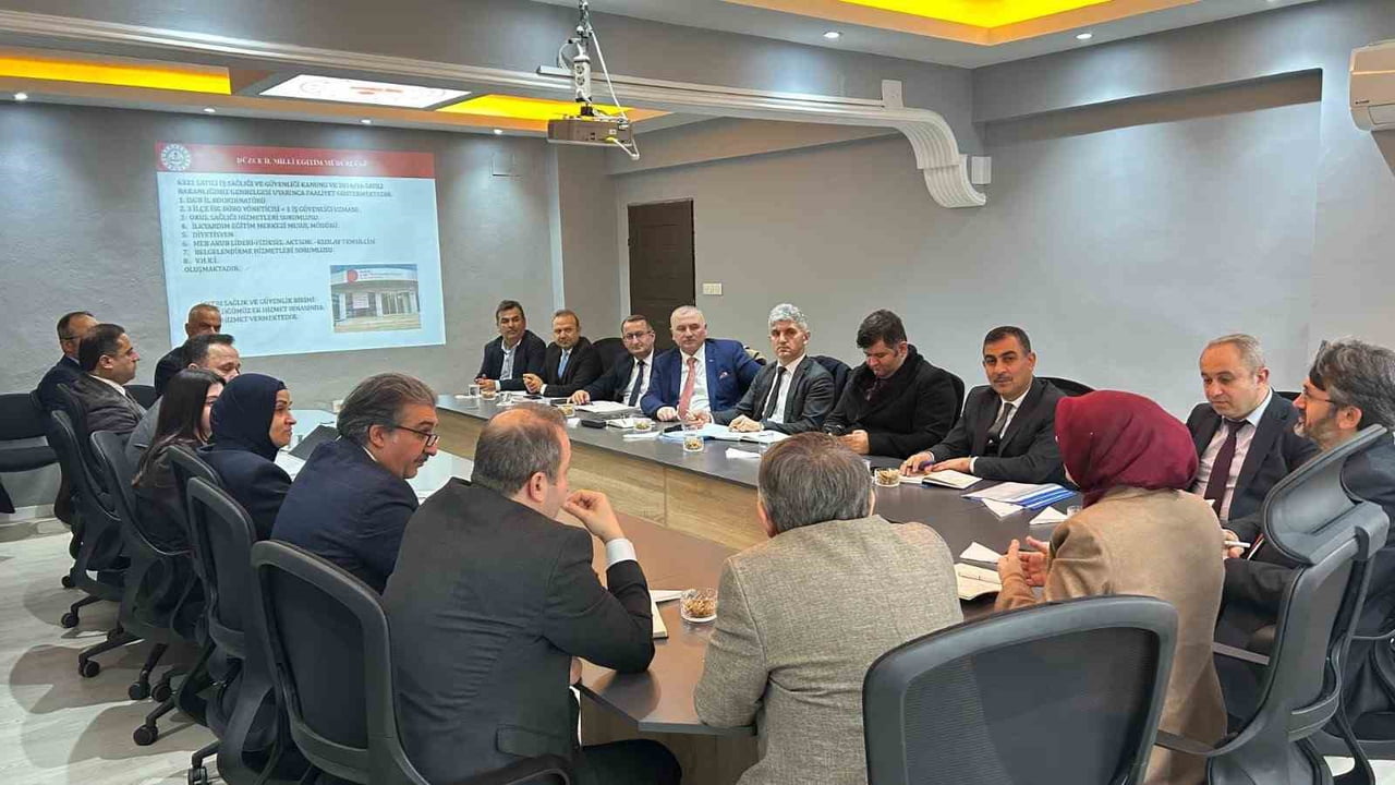 İL MİLLÎ EĞİTİM MÜDÜRÜ GÜLŞEN ÖZER BAŞKANLIĞINDA, İL MİLLÎ EĞİTİM MÜDÜRLÜĞÜ YÖNETİCİLERİ İLE İLÇE...